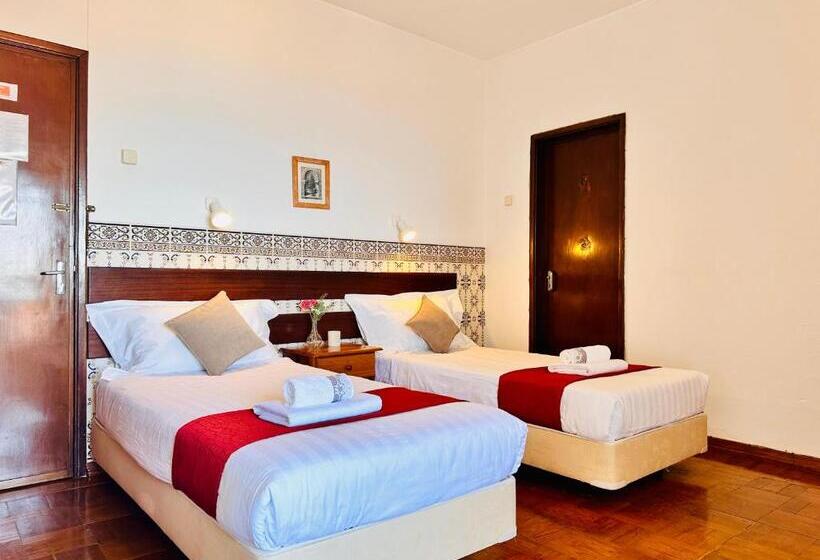 غرفة قياسية مطلّة علي حمام السباحة, Vila Bela