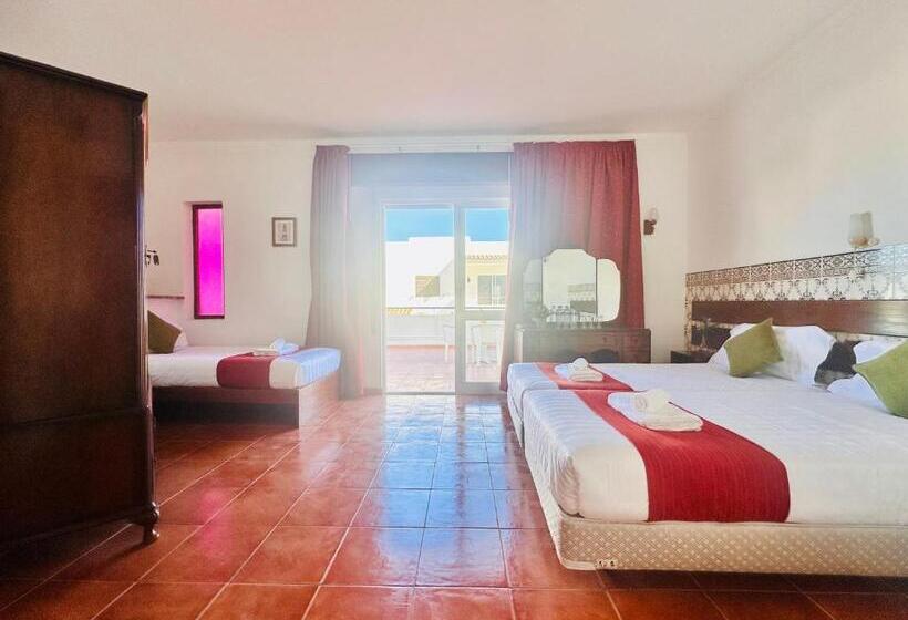 غرفة قياسية ثلاثية مزودة بتراس, Vila Bela