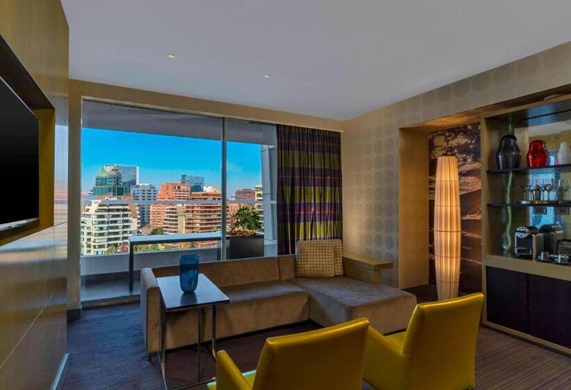 מיטת קינג בסוויטה, W Santiago