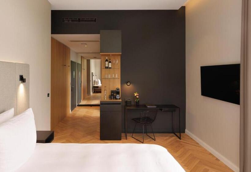 Полулюкс, Esplanade Saarbrucken