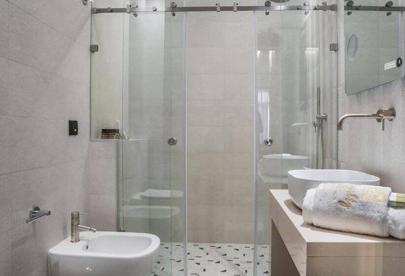 Номер Стандарт, Royalty Hotel Athens