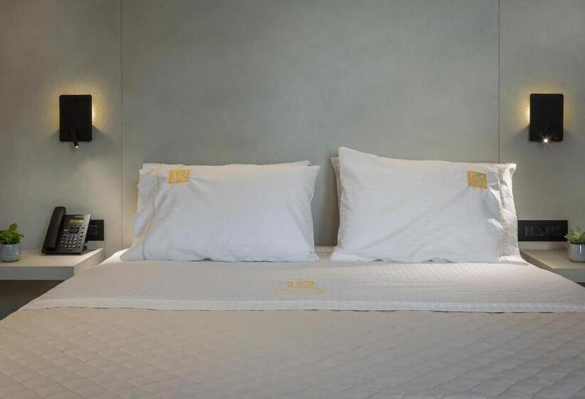 Президентский Люкс, Royalty Hotel Athens