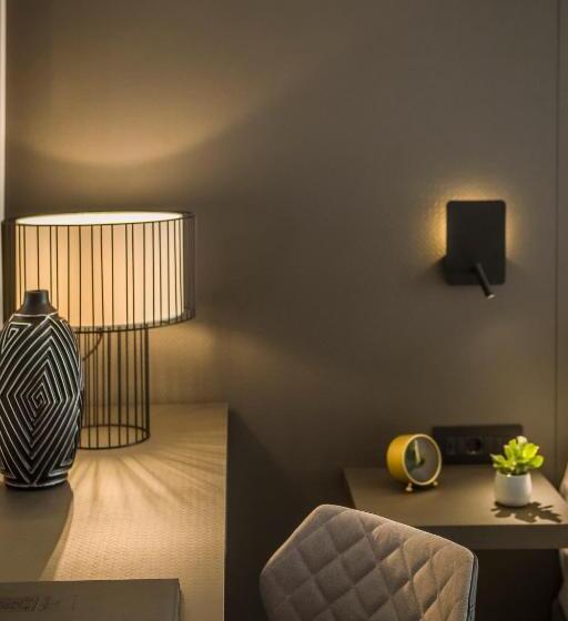 Президентский Люкс, Royalty Hotel Athens