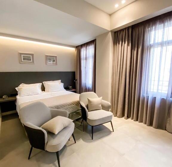 Президентский Люкс, Royalty Hotel Athens