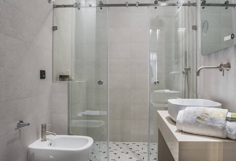 Номер Стандарт, Royalty Hotel Athens