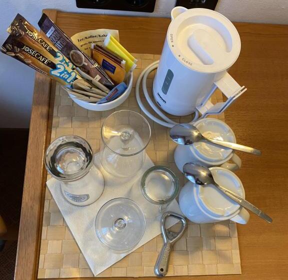 חדר סטנדרט לשלושה, Seebach