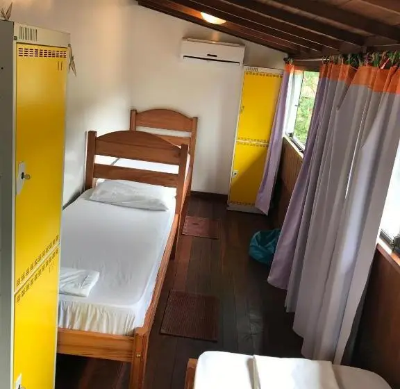 تختخواب در اتاق مشترک, Biergarten Hostel