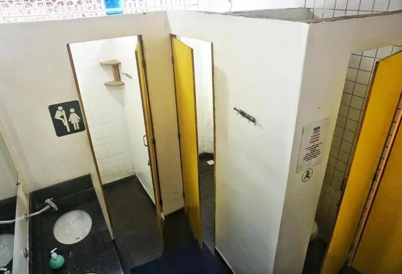 اتاق استاندارد با سرویس بهداشتی مشترک, Biergarten Hostel