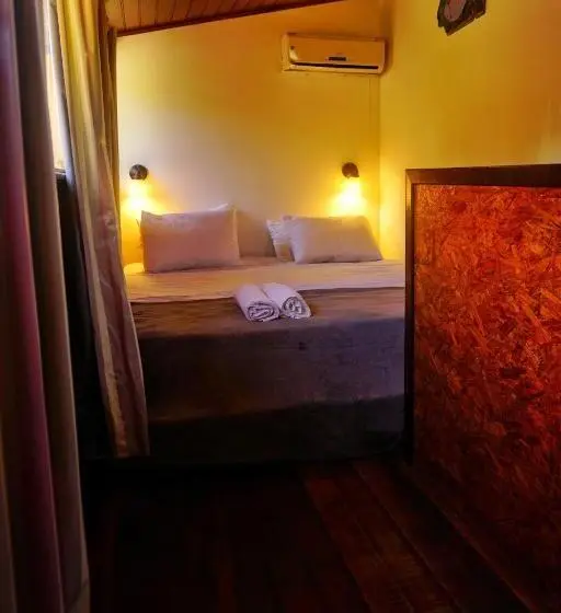 اتاق استاندارد با سرویس بهداشتی مشترک, Biergarten Hostel