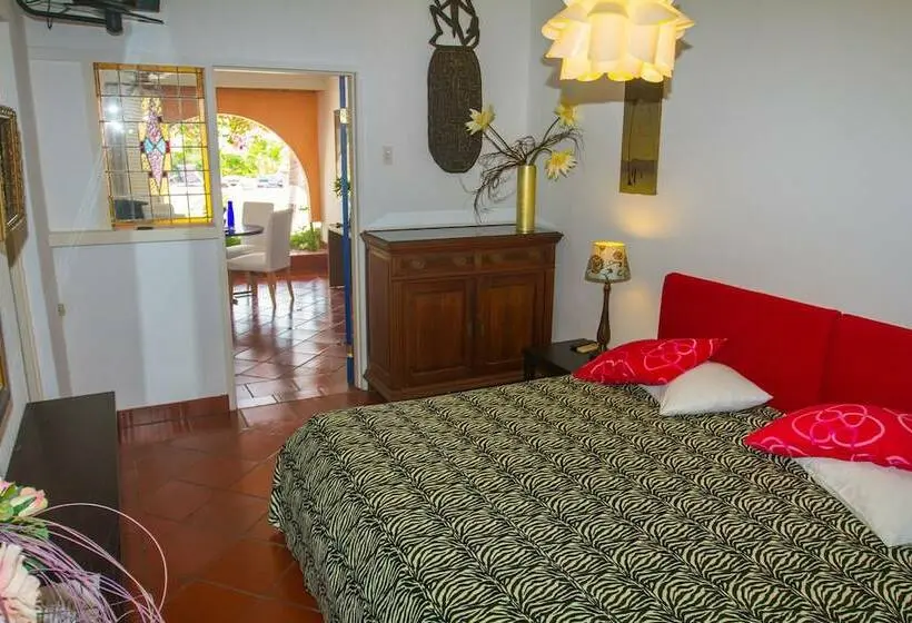Suite King Bed