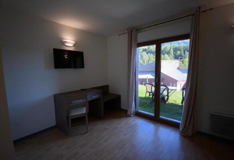 スタンダードトリプルルーム, L Inattendu