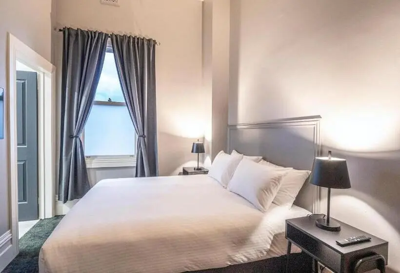キングサイズベッドのスタンダードルーム, Telegraph Hotel Numurkah