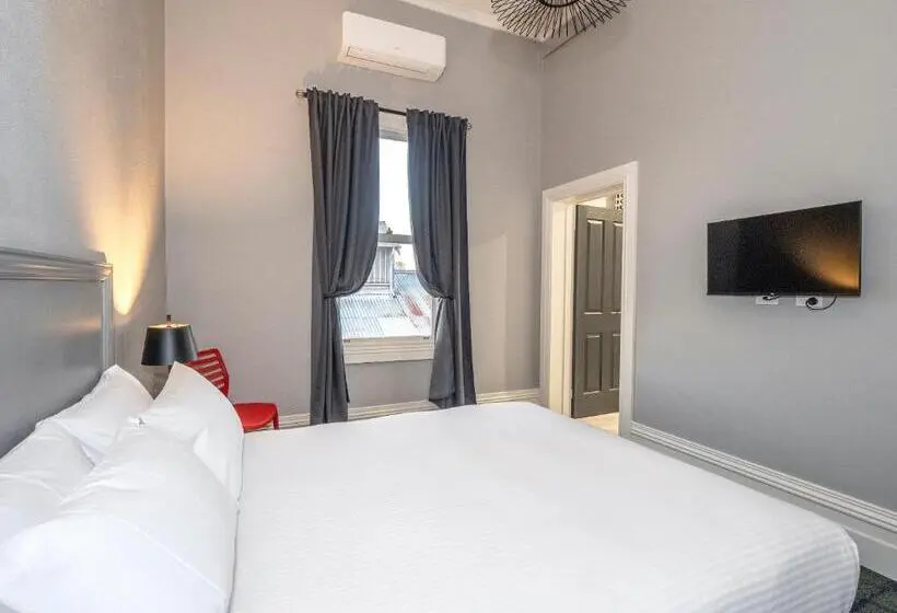 キングサイズベッドのスタンダードルーム, Telegraph Hotel Numurkah