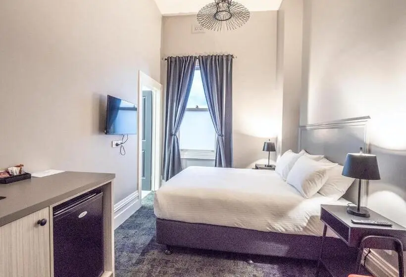 キングサイズベッドのスタンダードルーム, Telegraph Hotel Numurkah