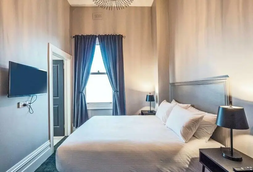 キングサイズベッドのスタンダードルーム, Telegraph Hotel Numurkah