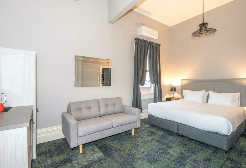 패밀리 룸, Telegraph Hotel Numurkah