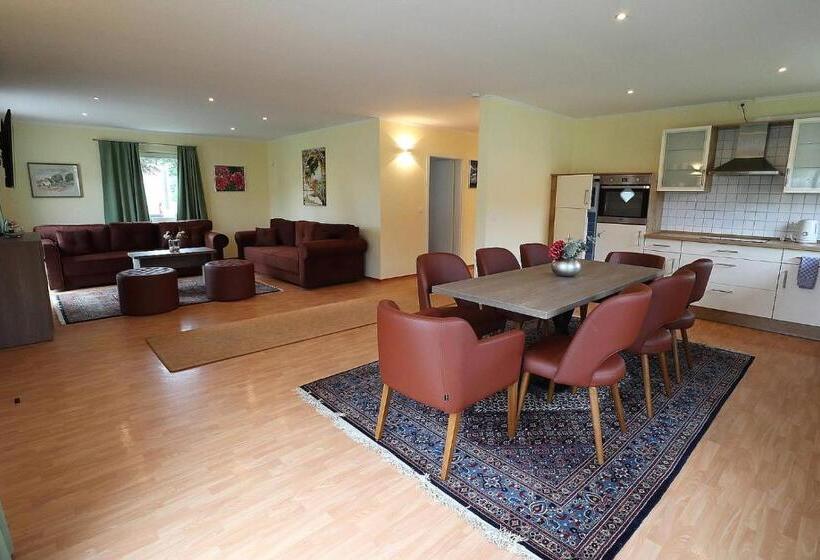 شقة غرفتين, Ellen