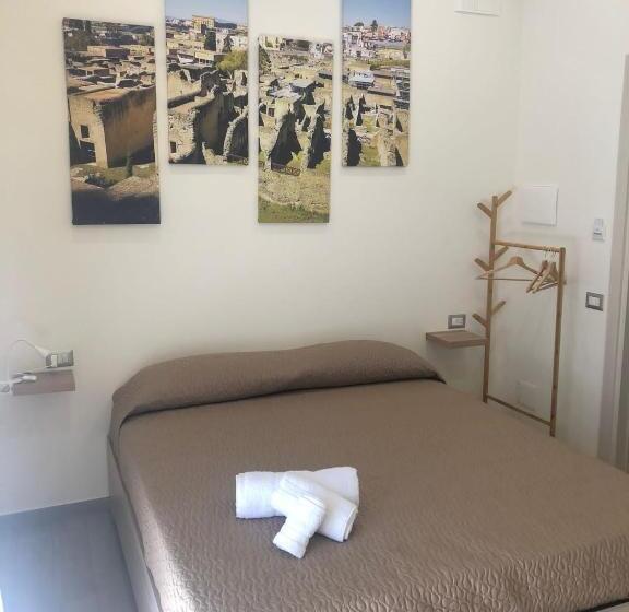 חדר משפחתי, Herculaneum Home