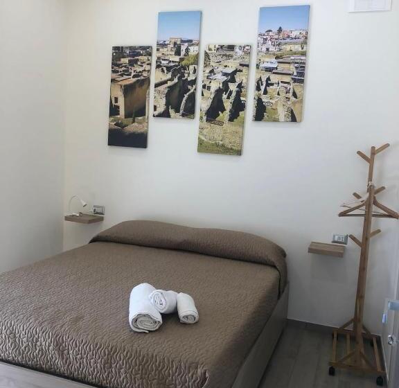 חדר משפחתי, Herculaneum Home