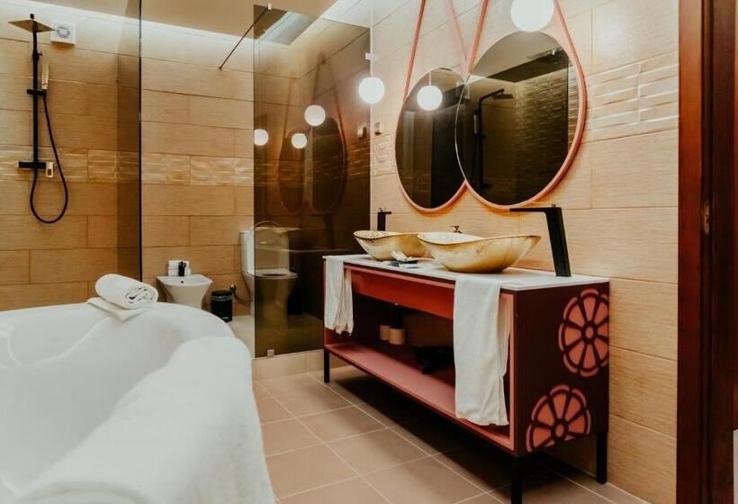 اتاق لوکس با تخت بزرگ, Happy House Comfort Plus