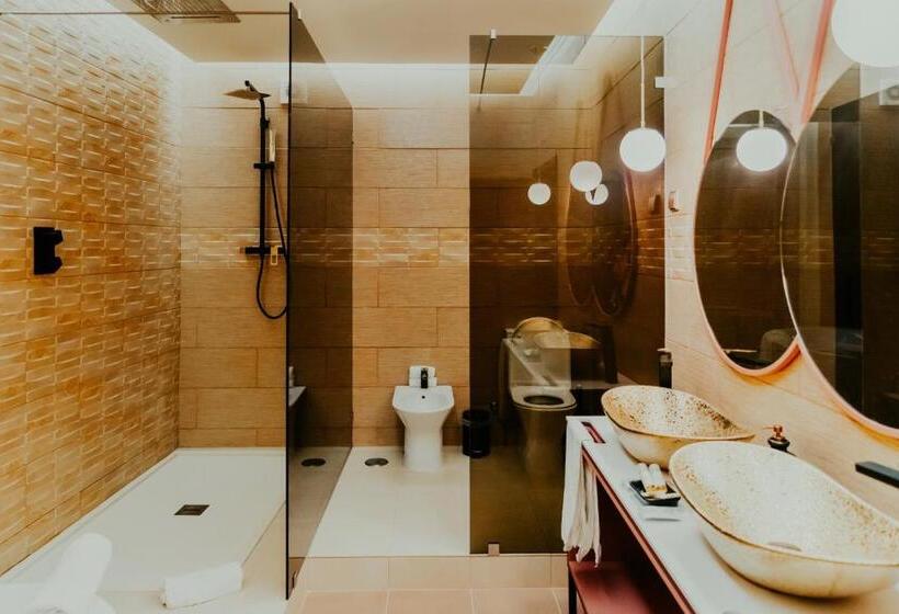 اتاق لوکس با تخت بزرگ, Happy House Comfort Plus