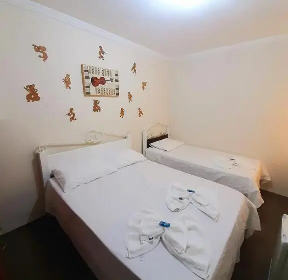 Standard Kolmen Hengen Huone, Pousada Araucaria