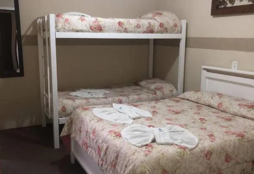 Standard Neljän Hengen Huone, Pousada Araucaria