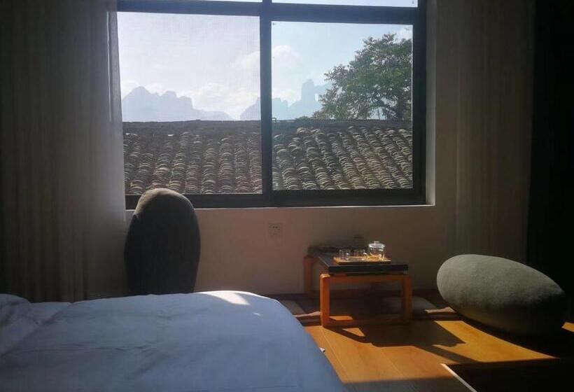 غرفة قياسية مطلة على الجبل, Tujia Folk Houses