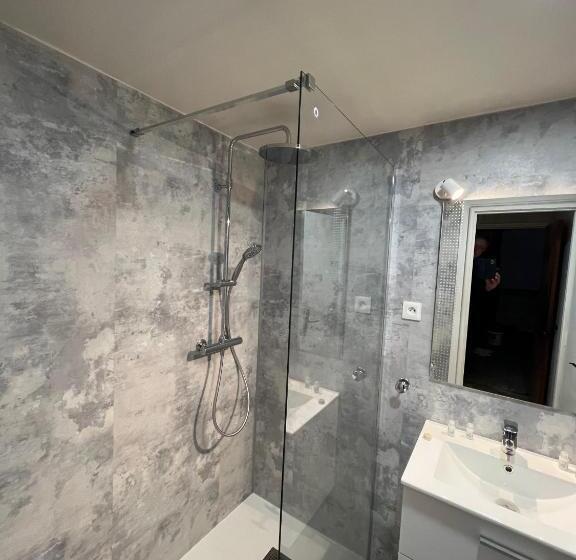 스탠다드 스튜디오 (테라스구비), Résidence Les Milandes