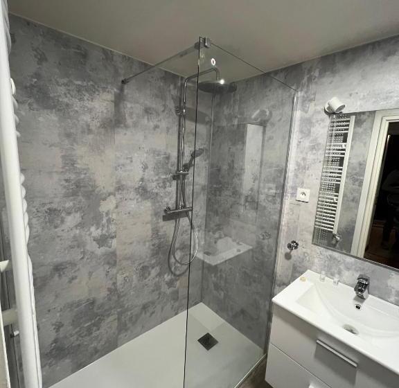 스탠다드 스튜디오 (테라스구비), Résidence Les Milandes