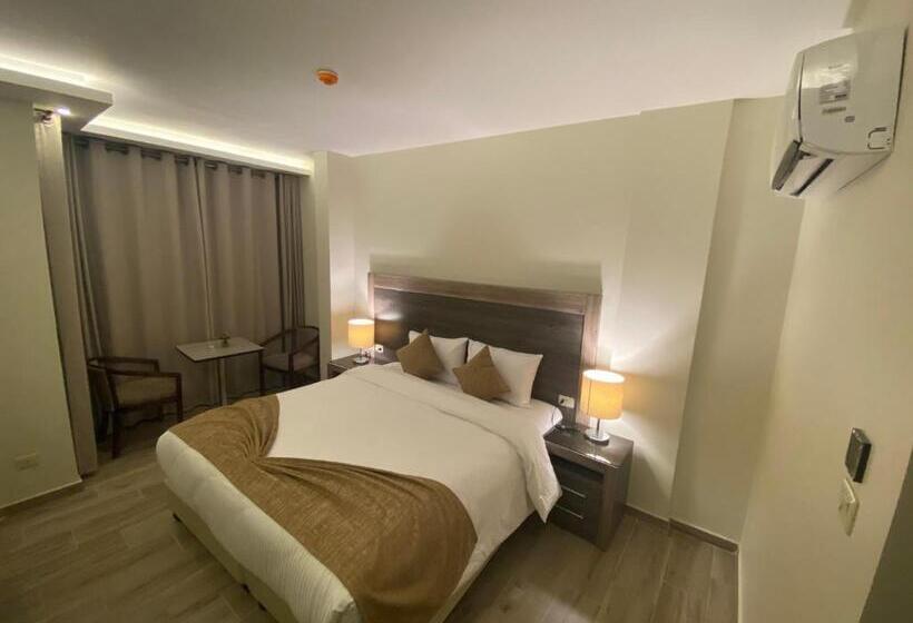 اتاق لوکس, Moses Residence