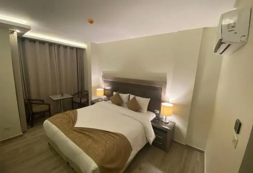 اتاق اکونومی یک تخته, Moses Residence