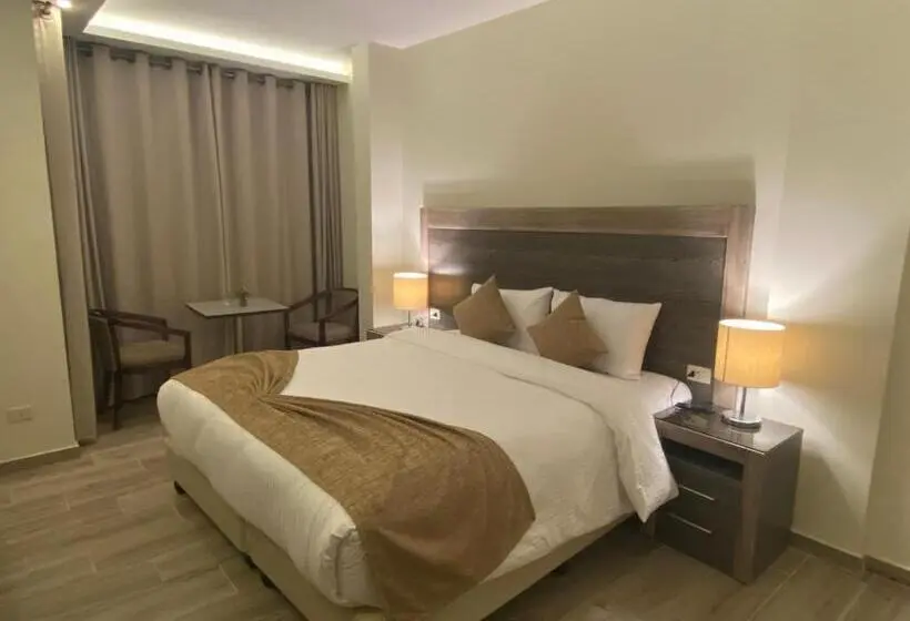 اتاق اکونومی یک تخته, Moses Residence