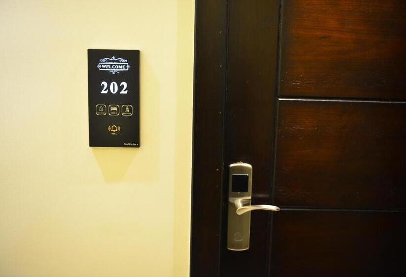 اتاق اکونومی یک تخته, Moses Residence