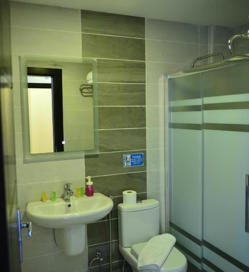 اتاق اکونومی یک تخته, Moses Residence