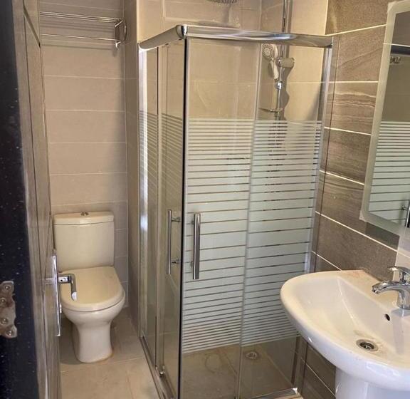 اتاق لوکس, Moses Residence