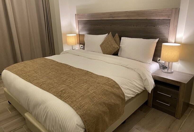 اتاق لوکس, Moses Residence