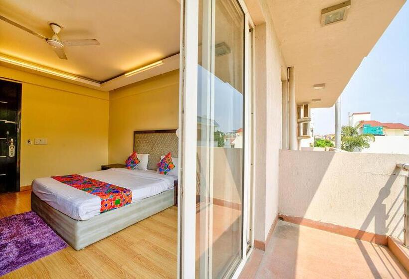 Deluxe Room, Fabhotel Rivlet