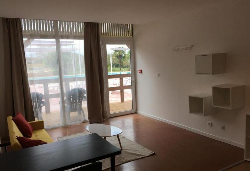 주니어 스위트 풀장 전망, Hôtel Restaurant   Le Vieux Pigeonnier