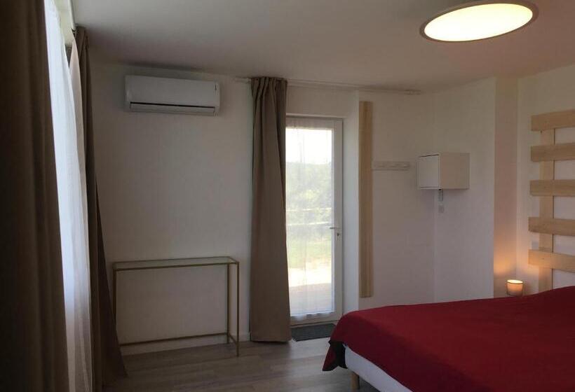 스탠다드 룸, Hôtel Restaurant   Le Vieux Pigeonnier