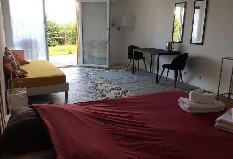 스탠다드 트리플 룸, Hôtel Restaurant   Le Vieux Pigeonnier