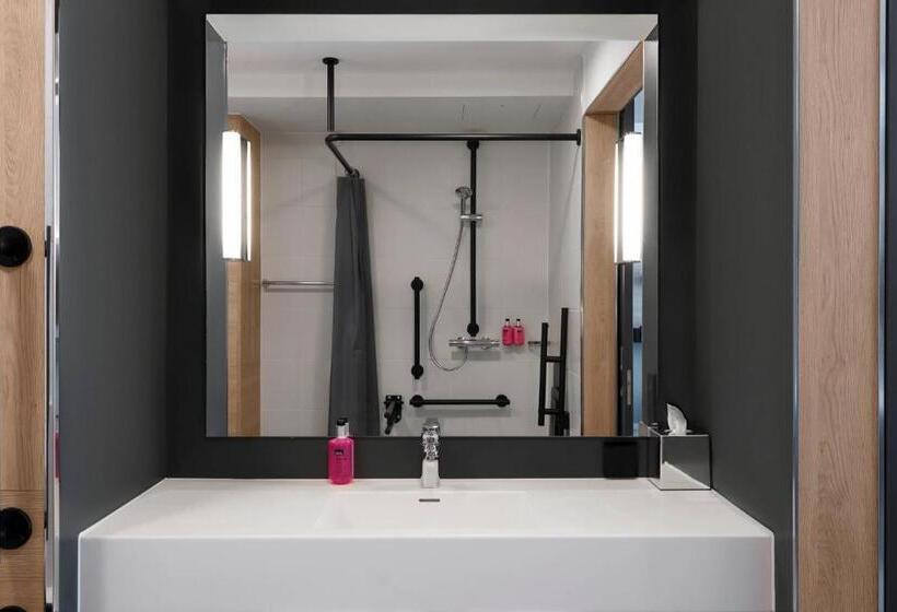 패밀리 룸, Moxy Milton Keynes