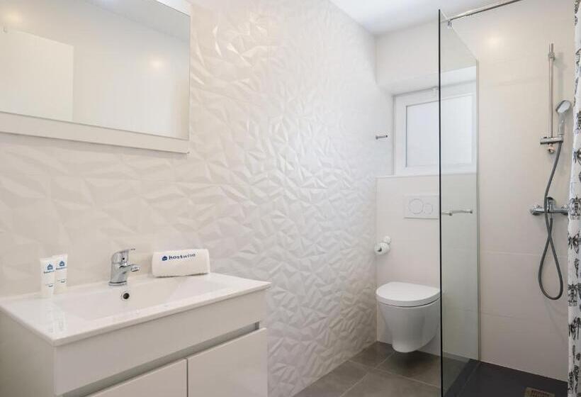 Номер Стандарт, Host Wise Arvore