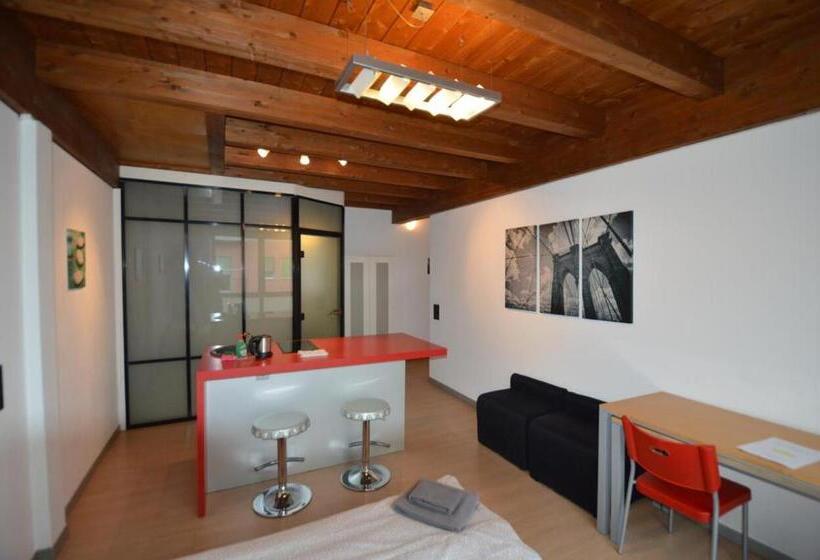 استودیوی استاندارد, Guesthouse University By Lr Self Check In