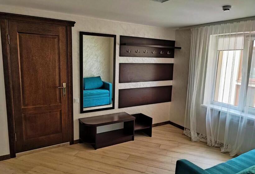 اتاق لوکس سه تخته, готель ресторан олеся