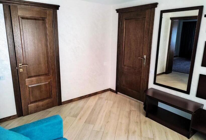 Quarto Triplo Deluxe, готель ресторан олеся