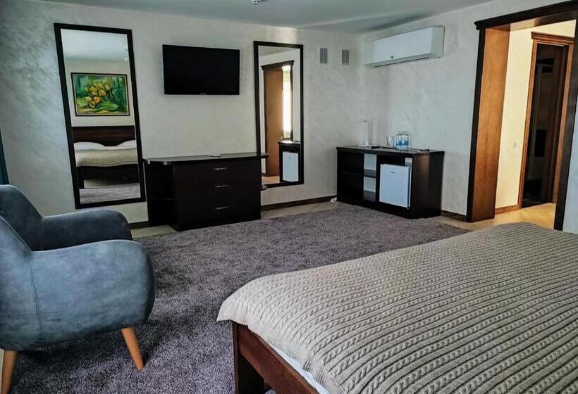 اتاق لوکس سه تخته, готель ресторан олеся