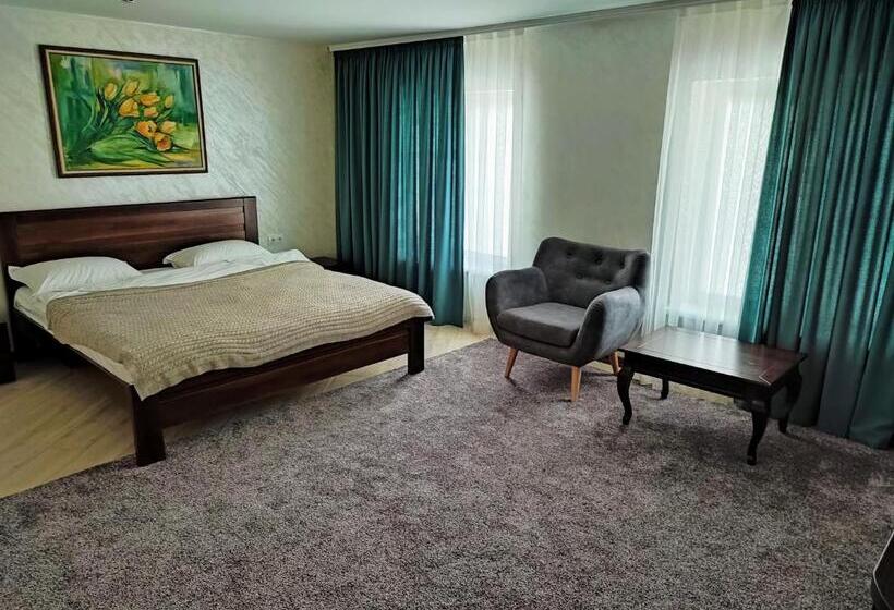 Quarto Triplo Deluxe, готель ресторан олеся