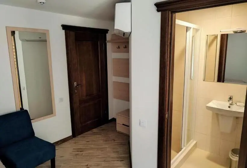 Basic Yhden Hengen Huone, готель ресторан олеся