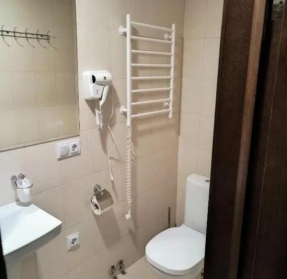 Standard Kolmen Hengen Huone, готель ресторан олеся